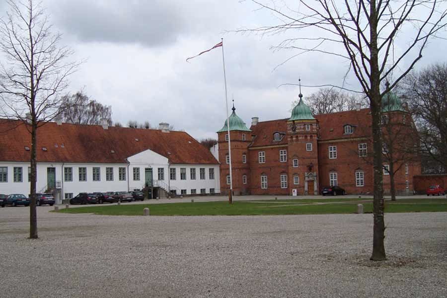 Hollufgård i Odense - Slottet
